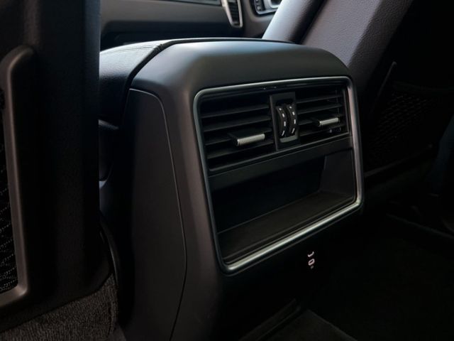 2020/21年式 Porsche Cayenne V6 總代理 原廠保養 里程僅跑二萬五  第16張相片