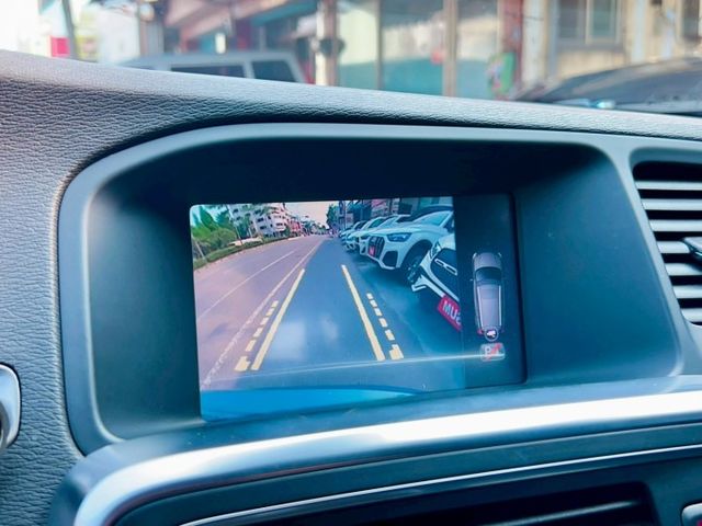 2014 Volvo V60 D4 豪華版 里程僅跑十七萬 盲點偵測  第6張相片