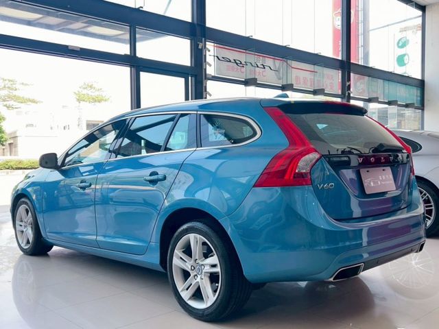 2014 Volvo V60 D4 豪華版 里程僅跑十七萬 盲點偵測  第14張相片