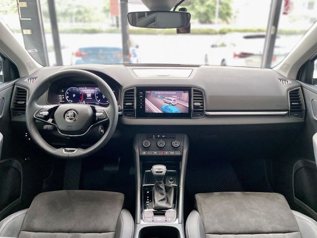 2024 Skoda 小改款 Karoq 1.5 TSI新雪山版 原廠保養 原廠保固中 超低里程僅跑七千  第15張相片