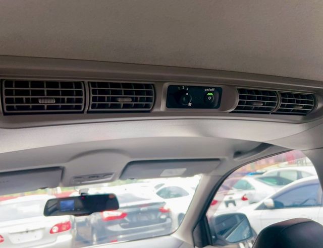 2015 Mitsubishi Zinger 2.4 精緻型 原廠保養 超低里程僅跑二萬三  第9張相片