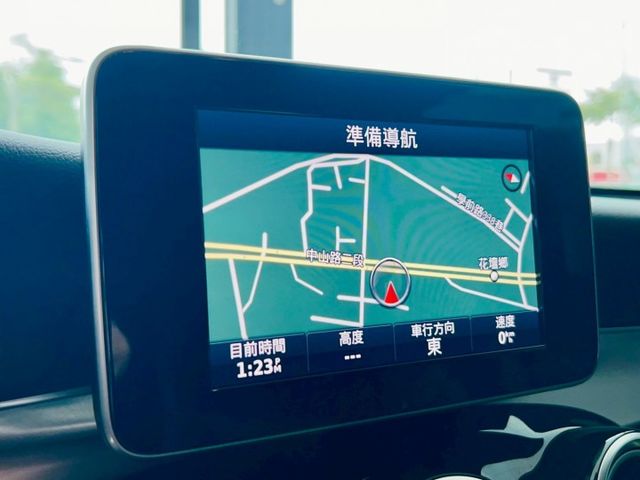 2017 M-Benz GLC Coupe GLC250 4MATIC運動版 總代理 里程僅跑六萬四  第7張相片
