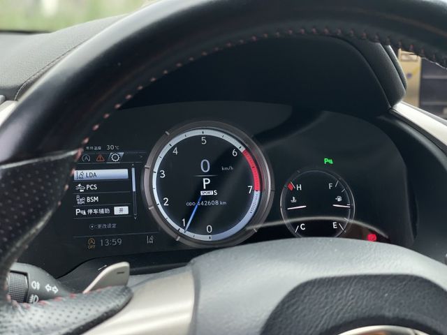 2017 Lexus RX200t F Sport 全景天窗 Mark Levinson 通風椅 抬顯 ACC 環景  第8張相片