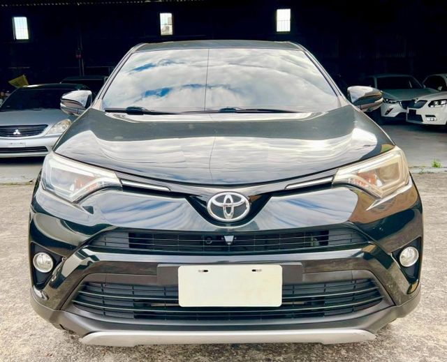2018 Toyota RAV4 2.0豪華 盲點偵測 循跡防滑 里程僅跑十萬  第2張相片
