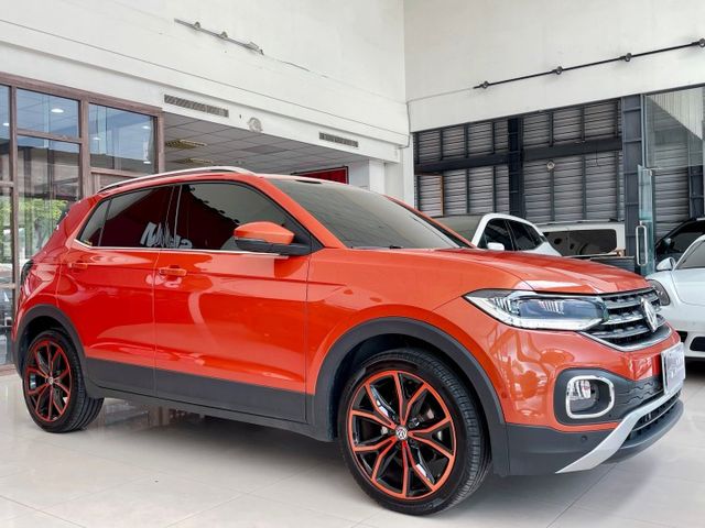 20 年式 VW T-Cross 230 TSI Style Design 里程僅跑兩萬三 選配beats 環繞音響套件  第1張相片