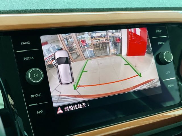 20 年式 VW T-Cross 230 TSI Style Design 里程僅跑兩萬三 選配beats 環繞音響套件  第13張相片