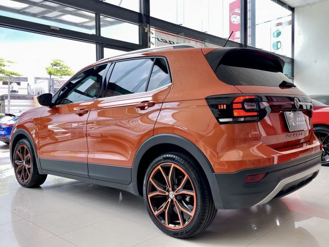 20 年式 VW T-Cross 230 TSI Style Design 里程僅跑兩萬三 選配beats 環繞音響套件  第18張相片