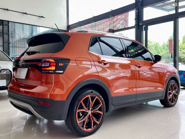 20 年式 VW T-Cross 230 TSI Style Design 里程僅跑兩萬三 選配beats 環繞音響套件  第20張相片