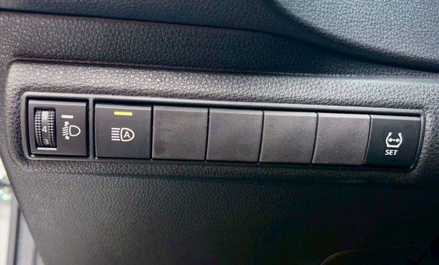 2021/22年式 Toyota Corolla Altis 1.8豪華 一手車 原廠保養 里程僅跑一萬七  第12張相片