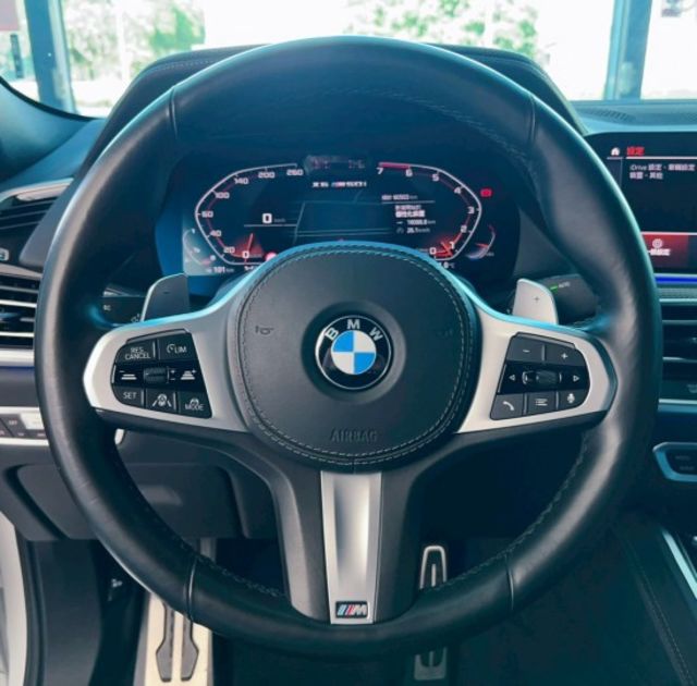 2020/21年式 BMW X6 M50i  總代理 里程僅跑六萬 5AU  第12張相片