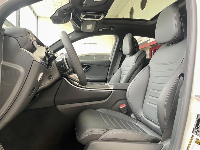 2025 M-Benz 加規未領牌 GLC300 4MATIC Coupe 全新加規未領牌 多樣選配 里程僅跑兩百公里  第6張相片