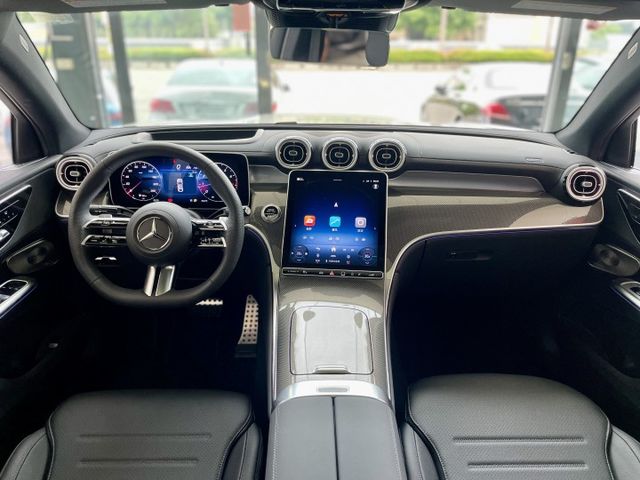 2025 M-Benz 加規未領牌 GLC300 4MATIC Coupe 全新加規未領牌 多樣選配 里程僅跑兩百公里  第15張相片