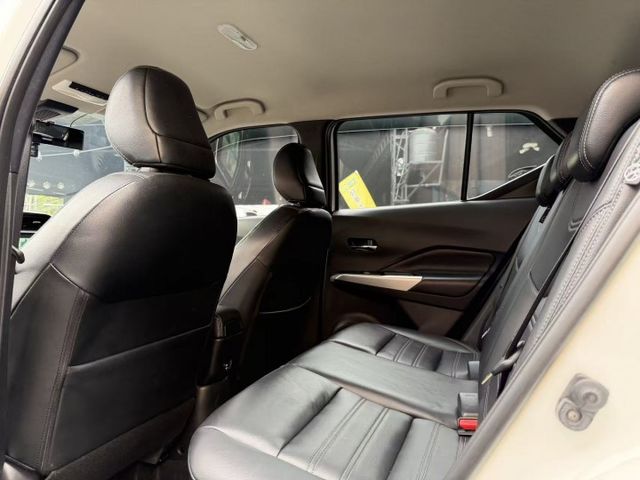 2020 Nissan Kicks 1.5智行旗艦版 超低里程僅跑五萬七  第13張相片