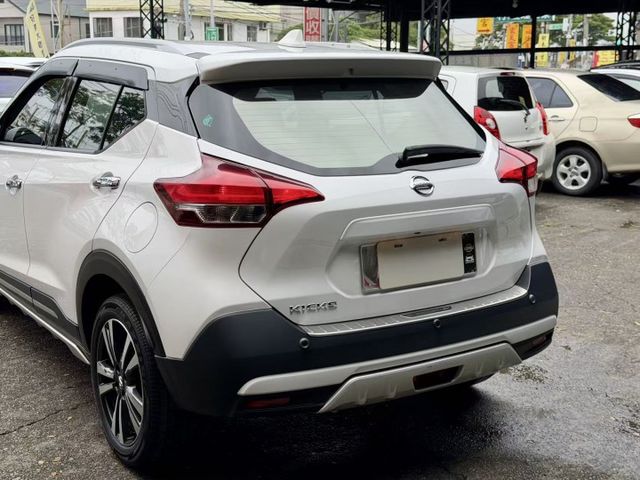 2020 Nissan Kicks 1.5智行旗艦版 超低里程僅跑五萬七  第15張相片