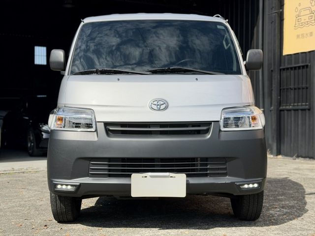 2024 Toyota Town Ace 框式木床 手排 一手車 原廠保養 保固中 超低里程僅跑一萬四  第2張相片
