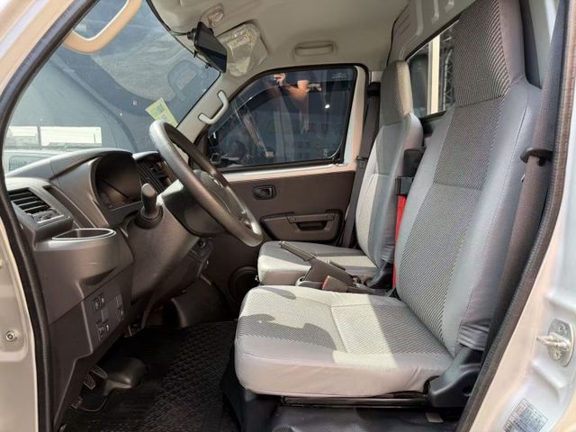 2024 Toyota Town Ace 框式木床 手排 一手車 原廠保養 保固中 超低里程僅跑一萬四  第5張相片