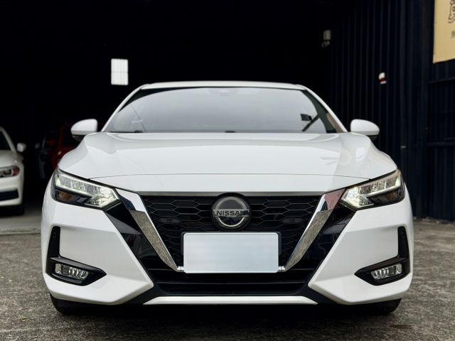 2021 Nissan Sentra 1.6尊爵智駕版 超低里程僅跑三萬  第2張相片