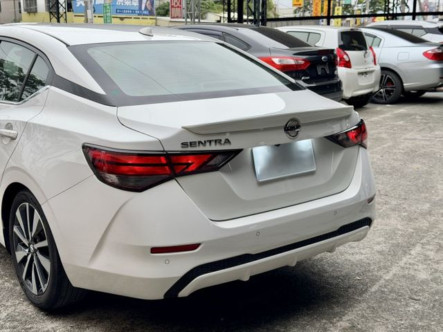 2021 Nissan Sentra 1.6尊爵智駕版 超低里程僅跑三萬  第17張相片