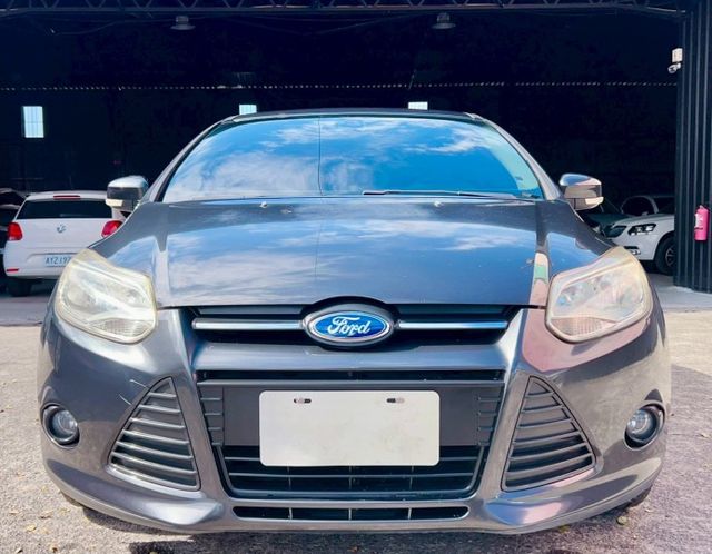 2013 Ford Focus 4D 1.6汽油時尚經典型 里程僅跑八萬八  第2張相片