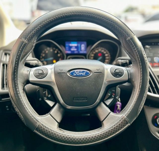 2013 Ford Focus 4D 1.6汽油時尚經典型 里程僅跑八萬八  第7張相片