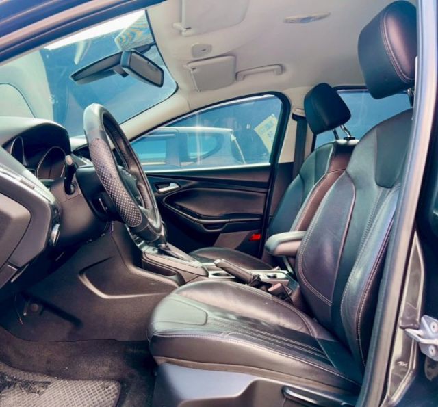 2013 Ford Focus 4D 1.6汽油時尚經典型 里程僅跑八萬八  第9張相片