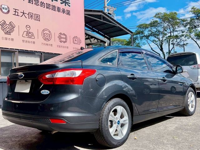 2013 Ford Focus 4D 1.6汽油時尚經典型 里程僅跑八萬八  第15張相片