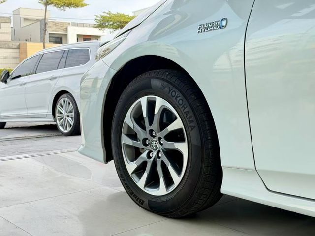 2022 Toyota Prius PHV 1.8 旗艦 原廠保養 原廠保固中 里程僅跑五萬  第4張相片