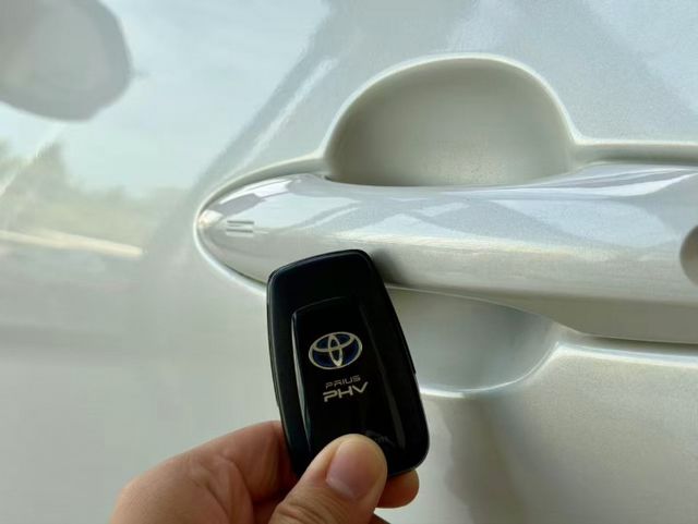 2022 Toyota Prius PHV 1.8 旗艦 原廠保養 原廠保固中 里程僅跑五萬  第6張相片