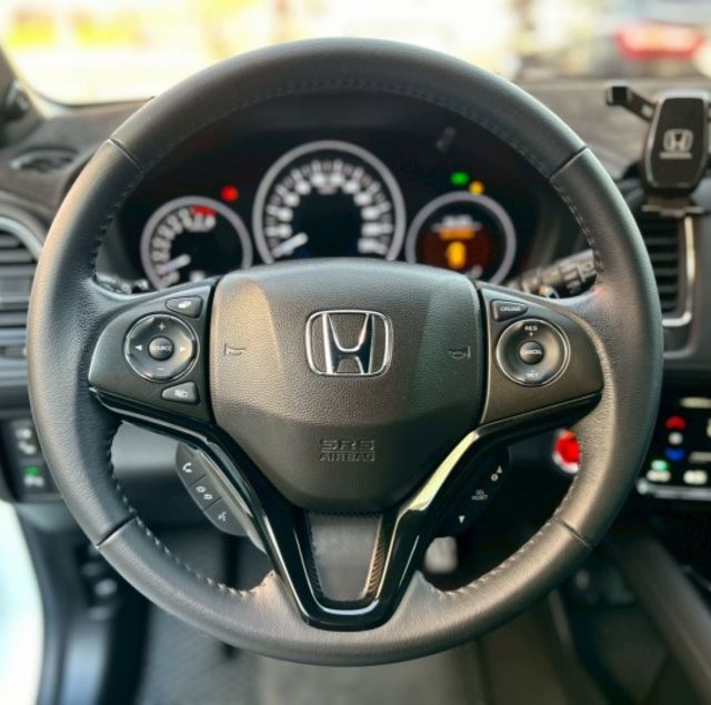 2021 Honda HR-V 1.8 RS 一手車 原廠保養 里程僅跑五萬  第8張相片