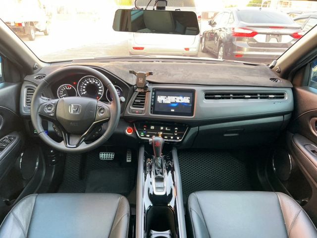2021 Honda HR-V 1.8 RS 一手車 原廠保養 里程僅跑五萬  第13張相片