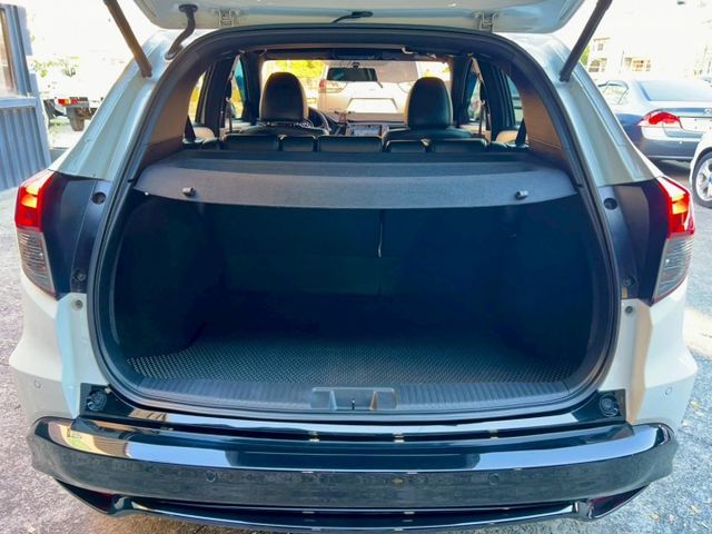 2021 Honda HR-V 1.8 RS 一手車 原廠保養 里程僅跑五萬  第18張相片