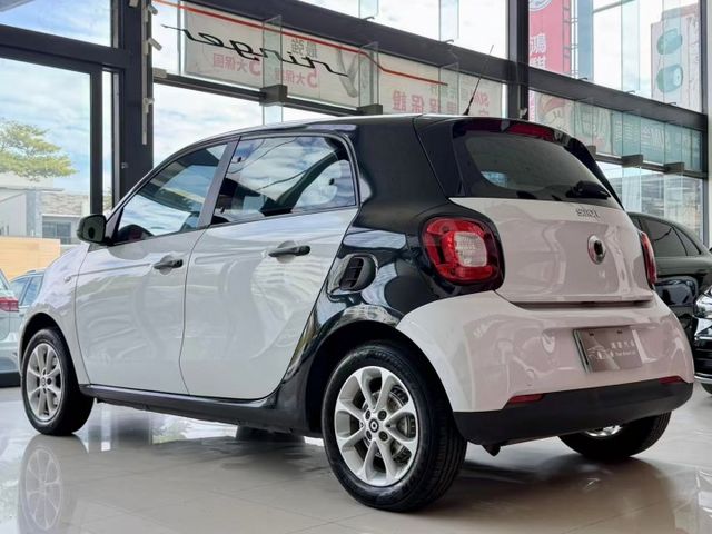 2015 Smart Forfour 52kW Pure 里程僅跑七萬三  第14張相片