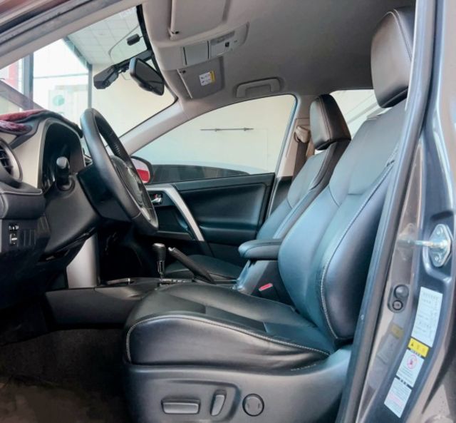 2015/16年式 Toyota RAV4 2.0豪華 原廠保養 里程僅跑九萬九  第10張相片