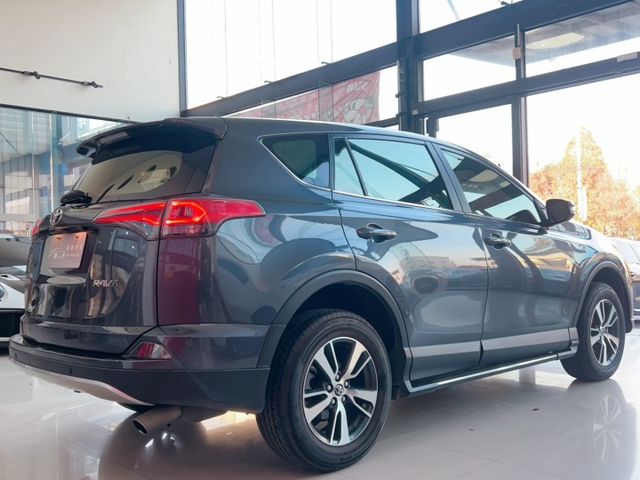 2015/16年式 Toyota RAV4 2.0豪華 原廠保養 里程僅跑九萬九  第18張相片