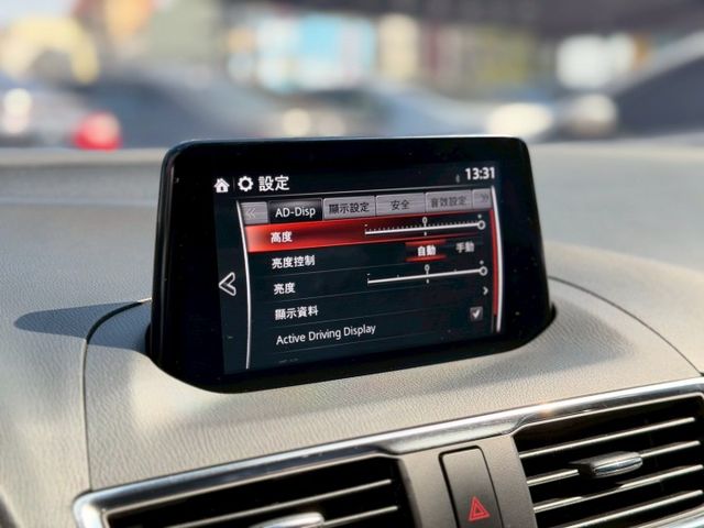 2018 Mazda 3 5D 2.0尊榮安全版 一手車 原廠保養 里程僅跑八萬四 IKEY 盲點 抬顯 車偏  第10張相片