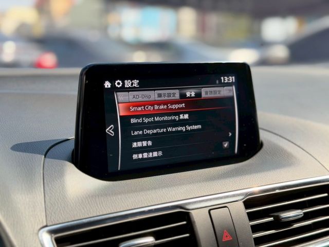 2018 Mazda 3 5D 2.0尊榮安全版 一手車 原廠保養 里程僅跑八萬四 IKEY 盲點 抬顯 車偏  第11張相片