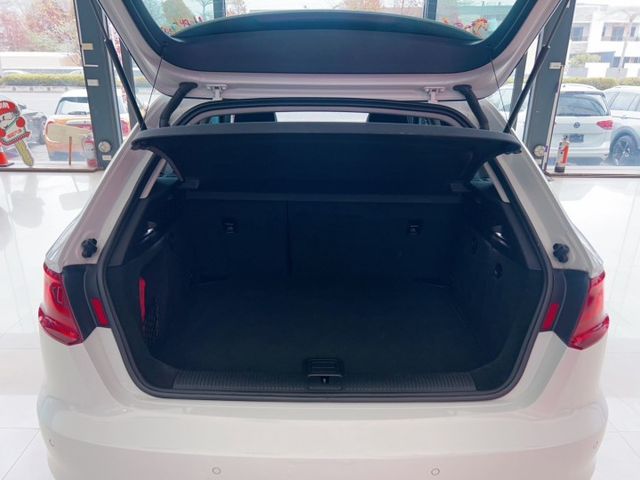 2015 Audi A3 Sportback 30 TFSI 里程僅跑十一萬 加裝CarPlay  第14張相片