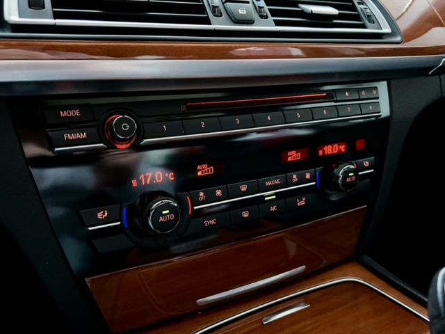 2014 BMW 7-Series 740Li 總代理 Indivdual Merino 里程僅跑十二萬九  第12張相片