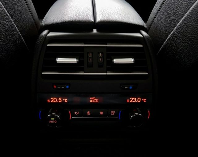 2014 BMW 7-Series 740Li 總代理 Indivdual Merino 里程僅跑十二萬九  第15張相片