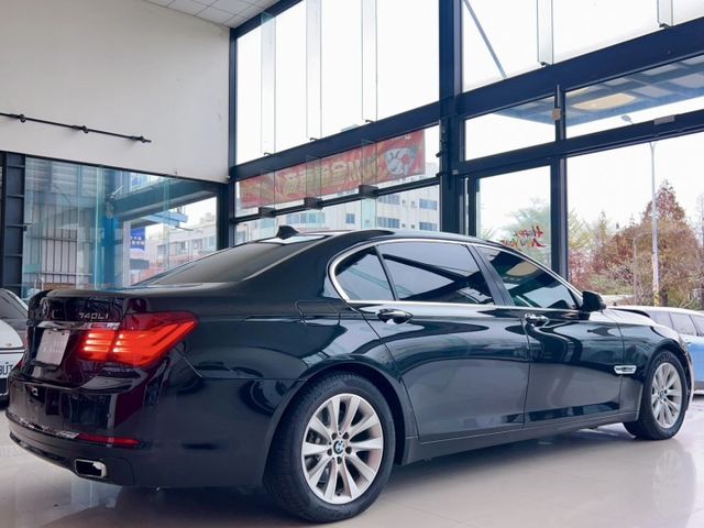 2014 BMW 7-Series 740Li 總代理 Indivdual Merino 里程僅跑十二萬九  第20張相片