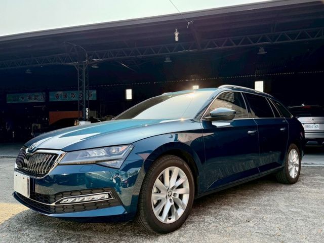 2023 Skoda 小改款 Superb Combi 1.5 TSI菁英版 原廠保養 保固中 超低里程僅跑兩萬一  第3張相片