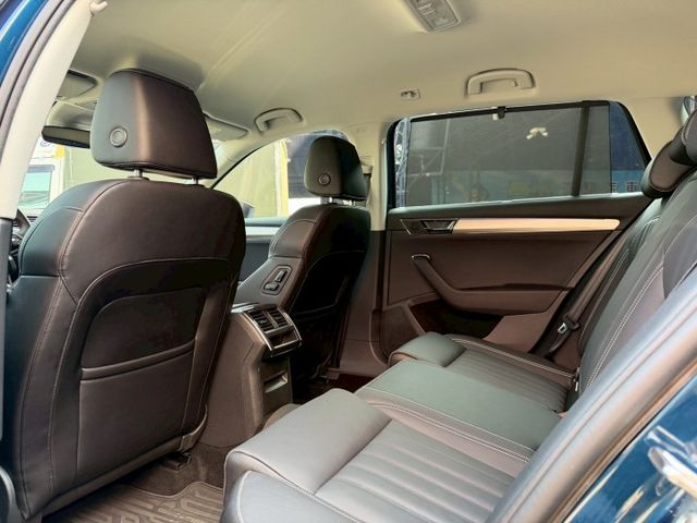 2023 Skoda 小改款 Superb Combi 1.5 TSI菁英版 原廠保養 保固中 超低里程僅跑兩萬一  第16張相片