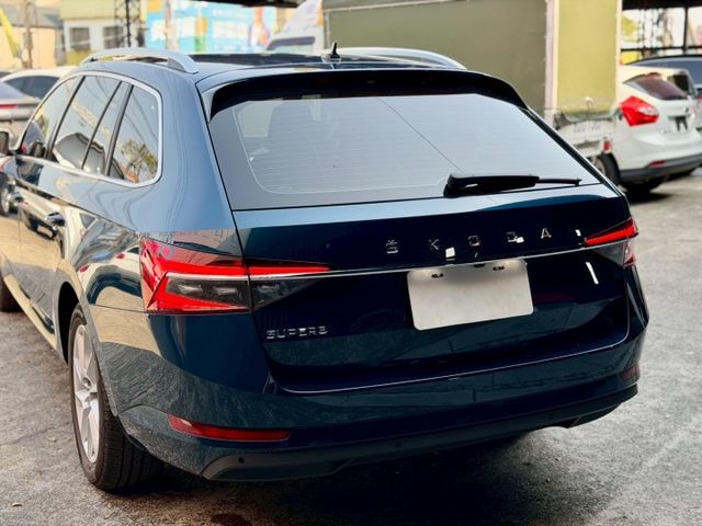 2023 Skoda 小改款 Superb Combi 1.5 TSI菁英版 原廠保養 保固中 超低里程僅跑兩萬一  第18張相片