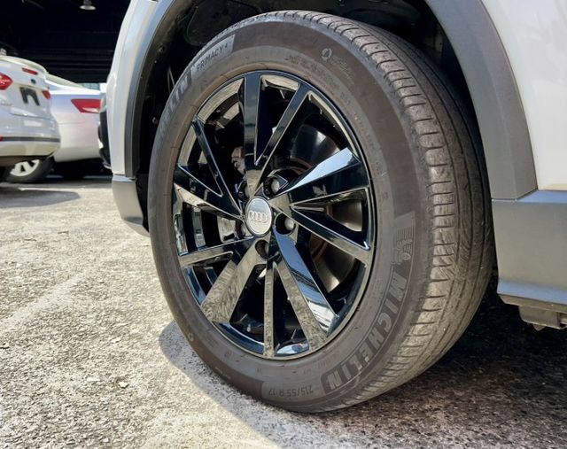 2018 Audi Q2 35 TFSI Luxury 里程僅跑十四萬  第13張相片