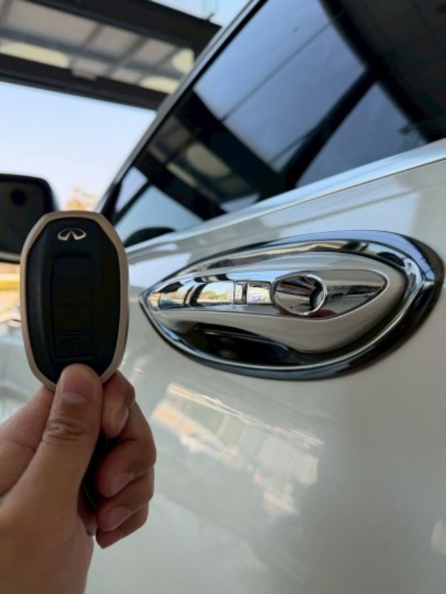 2020 Infiniti QX50 2.0t風尚款 原廠保養 超低里程僅跑六萬八  第4張相片