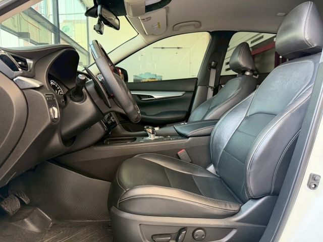 2020 Infiniti QX50 2.0t風尚款 原廠保養 超低里程僅跑六萬八  第5張相片