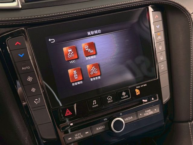 2020 Infiniti QX50 2.0t風尚款 原廠保養 超低里程僅跑六萬八  第13張相片
