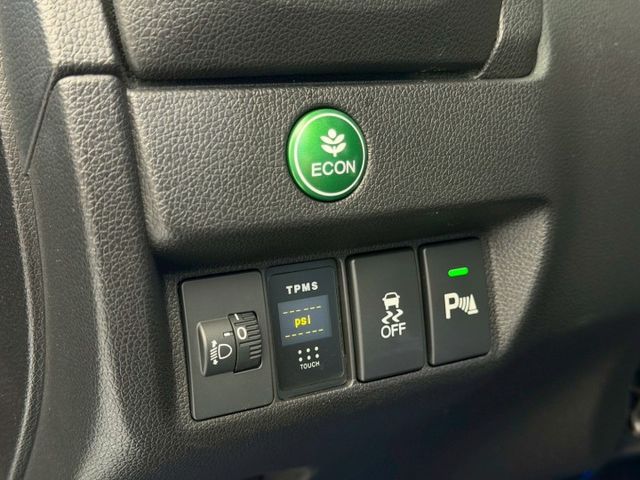 2018 Honda Fit 1.5 S 原廠保養 超低里程僅跑五萬六  第11張相片