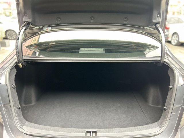 2021 Toyota Corolla Altis 1.8豪華影音版 里程僅跑八萬  第19張相片