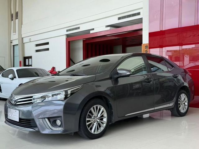 2015 Toyota Corolla Altis 1.8經典版 里程僅跑十三萬  第3張相片